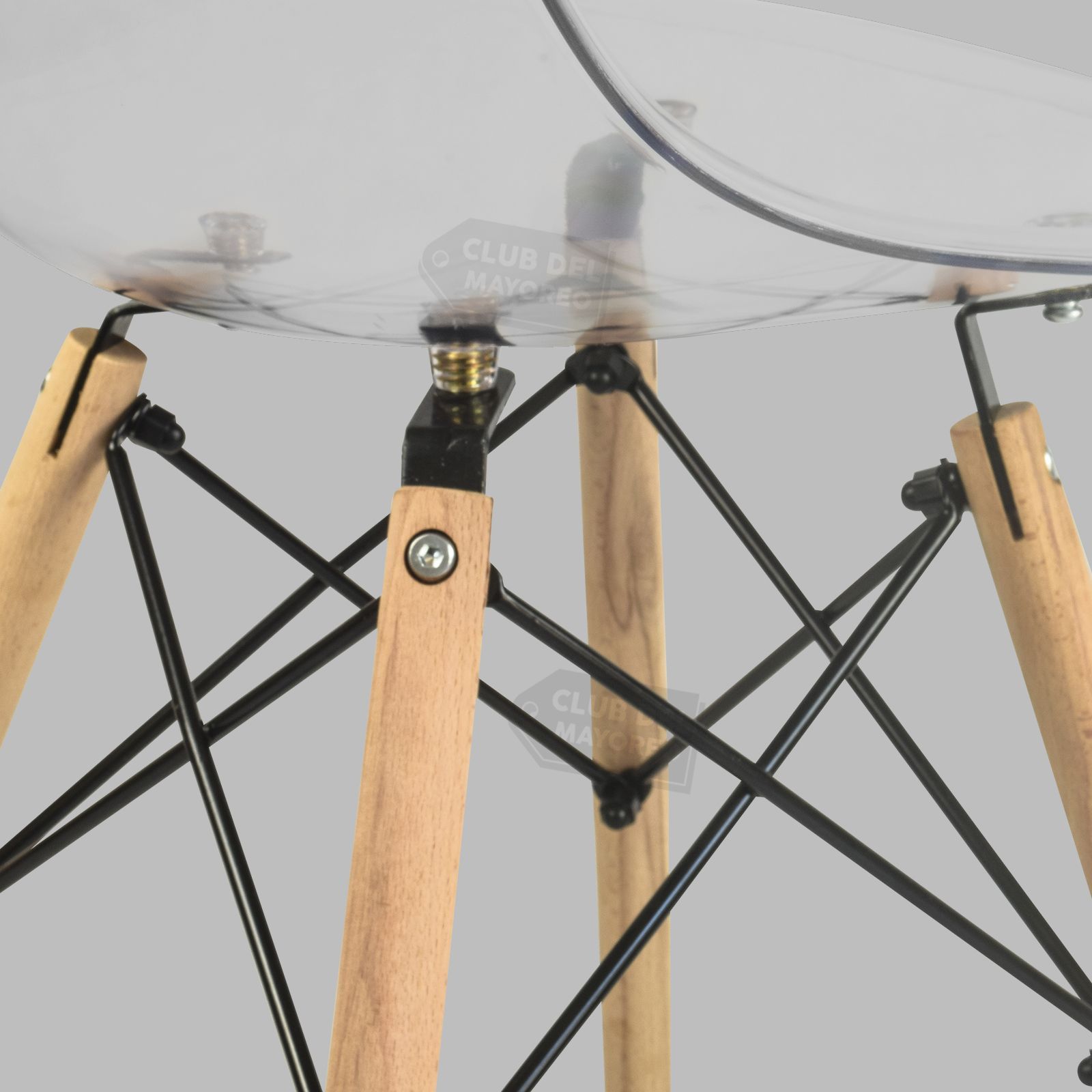 418229-EAMES-TRANSPARENTE-7.jpg